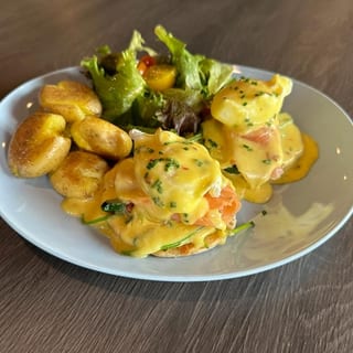 Smoked Salmon Eggs Benedict